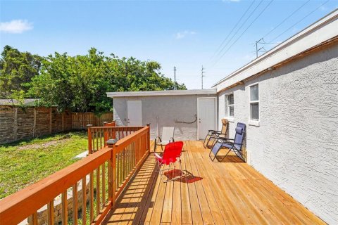 House in Clearwater, Florida 3 bedrooms, 92.62 sq.m. № 2210524 - photo 20