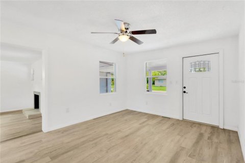 House in Clearwater, Florida 3 bedrooms, 92.62 sq.m. № 2210524 - photo 17