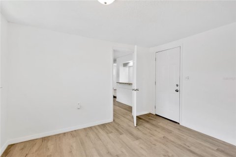 House in Clearwater, Florida 3 bedrooms, 92.62 sq.m. № 2210524 - photo 16