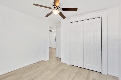 House in Clearwater, Florida 3 bedrooms, 92.62 sq.m. № 2210524 - photo 10