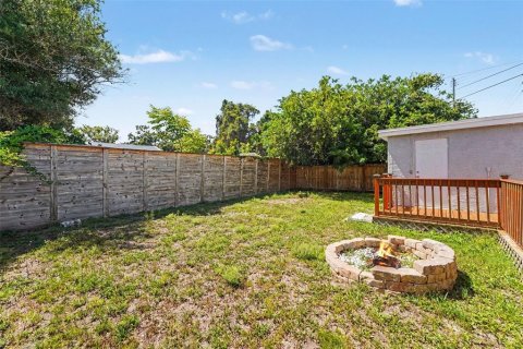 House in Clearwater, Florida 3 bedrooms, 92.62 sq.m. № 2210524 - photo 23
