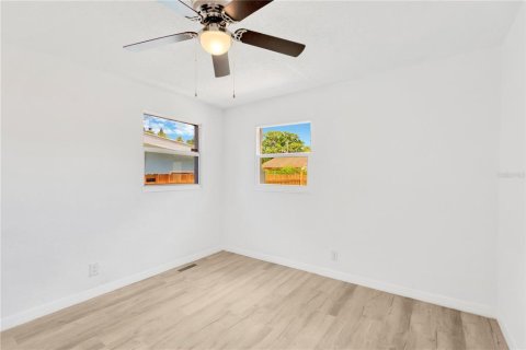 House in Clearwater, Florida 3 bedrooms, 92.62 sq.m. № 2210524 - photo 9