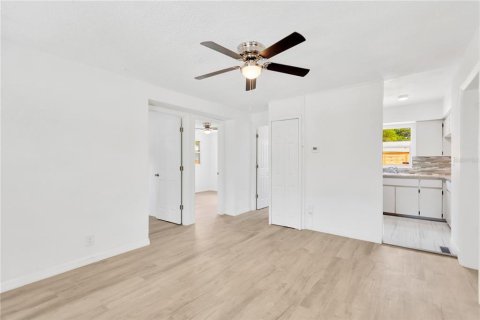House in Clearwater, Florida 3 bedrooms, 92.62 sq.m. № 2210524 - photo 18