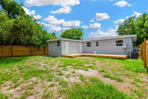 House in Clearwater, Florida 3 bedrooms, 92.62 sq.m. № 2210524 - photo 27