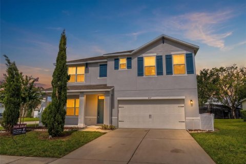 House in Haines City, Florida 5 bedrooms, 243.03 sq.m. № 2199961 - photo 3