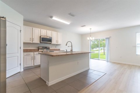 House in Haines City, Florida 5 bedrooms, 243.03 sq.m. № 2199961 - photo 17