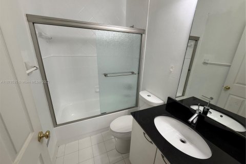 Condominio en alquiler en Doral, Florida, 3 dormitorios, 127.28 m2 № 1938552 - foto 25