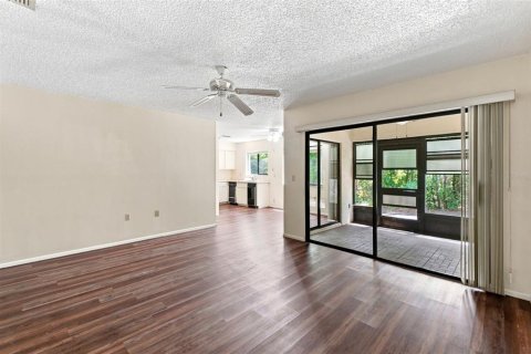 Condo in Weeki Wachee, Florida, 1 bedroom № 2258342 - photo 3
