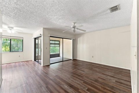 Condo in Weeki Wachee, Florida, 1 bedroom № 2258342 - photo 2