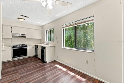 Condo in Weeki Wachee, Florida, 1 bedroom № 2258342 - photo 4