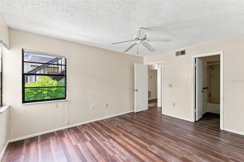 Condo in Weeki Wachee, Florida, 1 bedroom № 2258342 - photo 11