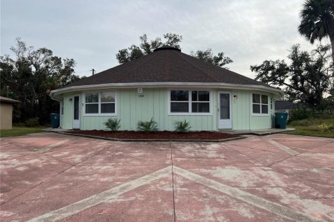 Immobilier commercial à Port Charlotte, Floride 4 chambres, 187.66 m2 № 2150759