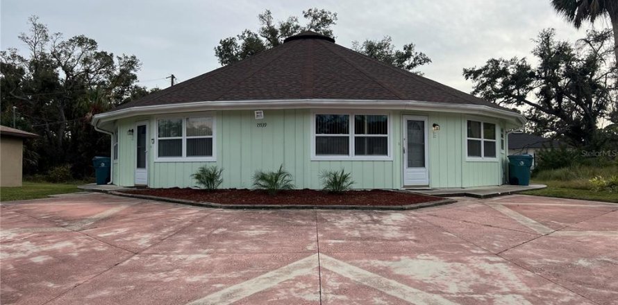 Immobilier commercial à Port Charlotte, Floride 4 chambres, 187.66 m2 № 2150759