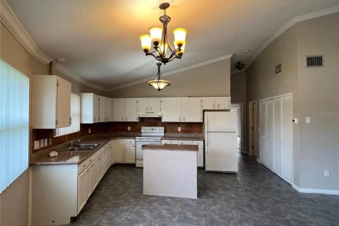 Immobilier commercial à vendre à Port Charlotte, Floride: 4 chambres, 187.66 m2 № 2150759 - photo 11