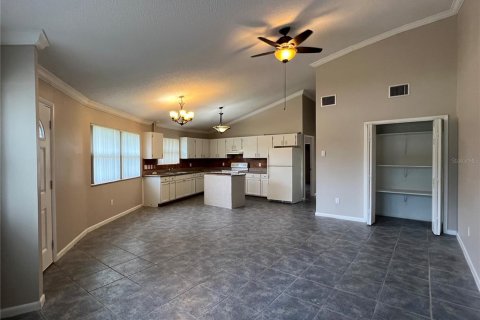 Immobilier commercial à vendre à Port Charlotte, Floride: 4 chambres, 187.66 m2 № 2150759 - photo 16