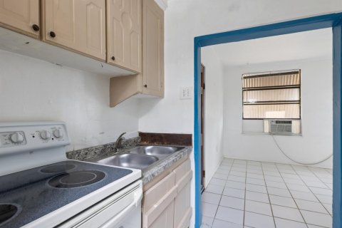 Propiedad comercial en alquiler en Fort Pierce, Florida, 1 dormitorio, 35.3 m2 № 1182520 - foto 1