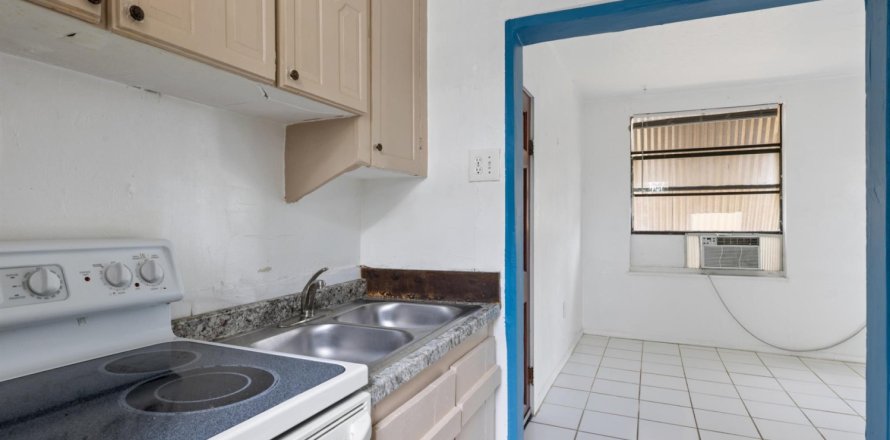Propiedad comercial en Fort Pierce, Florida 1 dormitorio, 35.3 m2 № 1182520