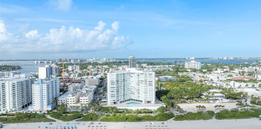 Кондоминиум с 1 спальней в Майами-Бич, Флорида № 1963986