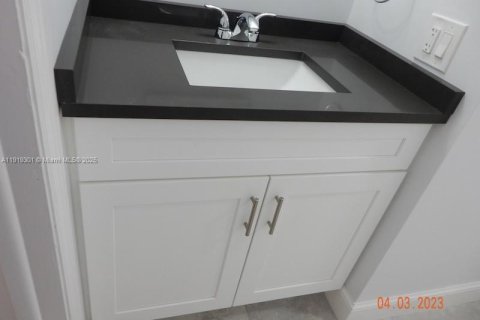 Apartamento en alquiler en Hollywood, Florida, 1 dormitorio, 61.32 m2 № 1974534 - foto 7