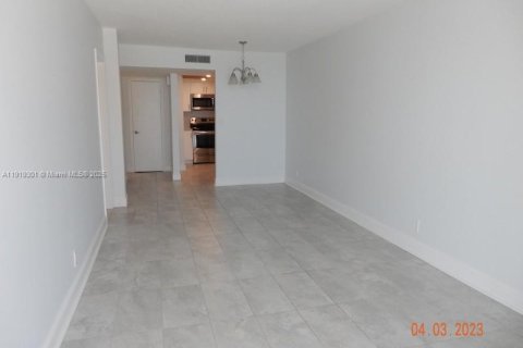 Apartamento en alquiler en Hollywood, Florida, 1 dormitorio, 61.32 m2 № 1974534 - foto 11