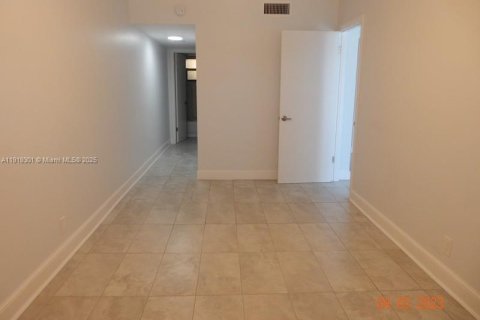 Apartamento en alquiler en Hollywood, Florida, 1 dormitorio, 61.32 m2 № 1974534 - foto 9