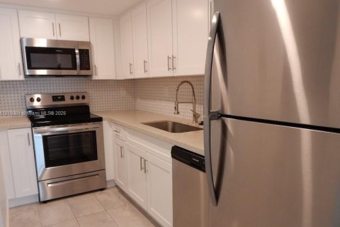 Apartamento en alquiler en Hollywood, Florida, 1 dormitorio, 61.32 m2 № 1974534 - foto 2