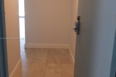 Apartamento en alquiler en Hollywood, Florida, 1 dormitorio, 61.32 m2 № 1974534 - foto 13