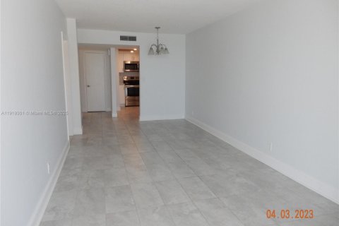 Apartamento en alquiler en Hollywood, Florida, 1 dormitorio, 61.32 m2 № 1974534 - foto 17