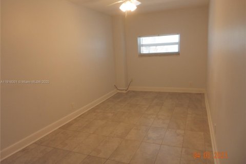 Apartamento en alquiler en Hollywood, Florida, 1 dormitorio, 61.32 m2 № 1974534 - foto 16