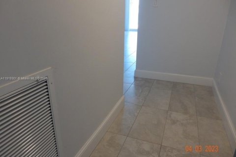 Apartamento en alquiler en Hollywood, Florida, 1 dormitorio, 61.32 m2 № 1974534 - foto 12