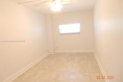 Apartamento en alquiler en Hollywood, Florida, 1 dormitorio, 61.32 m2 № 1974534 - foto 8