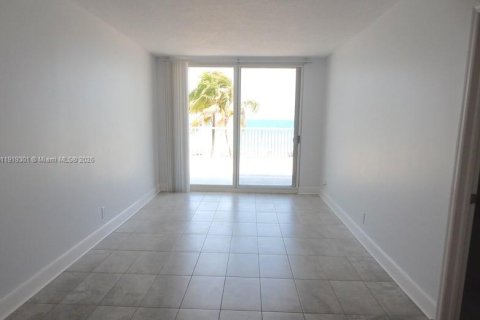 Apartamento en alquiler en Hollywood, Florida, 1 dormitorio, 61.32 m2 № 1974534 - foto 3