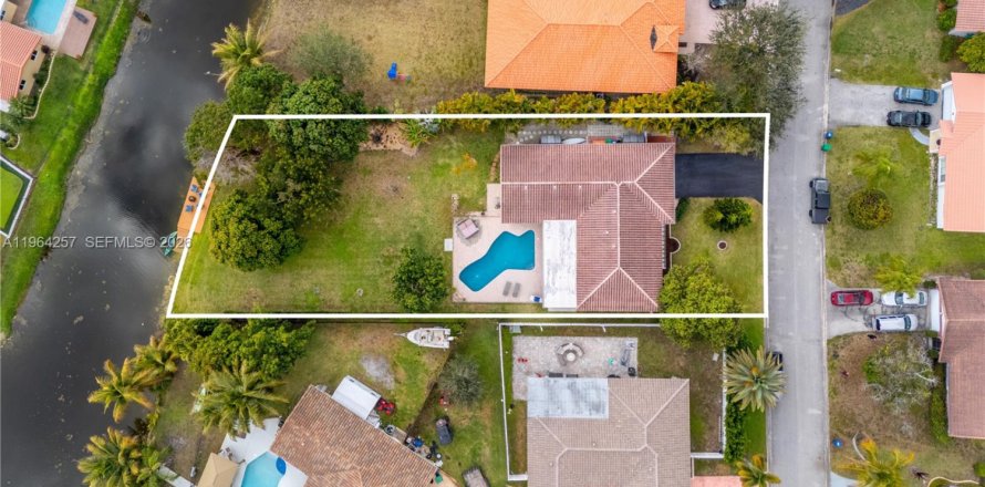 Villa ou maison à Coral Springs, Floride 4 chambres, 195.28 m2 № 2028259