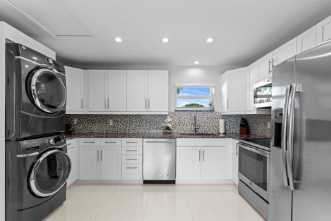 Townhouse in Wellington, Florida 1 bedroom, 67.35 sq.m. № 2082802 - photo 7
