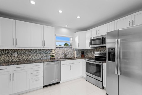 Townhouse in Wellington, Florida 1 bedroom, 67.35 sq.m. № 2082802 - photo 6