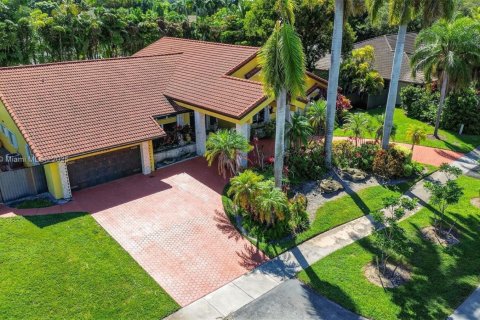 Casa en venta en Palmetto Bay, Florida, 5 dormitorios, 304.91 m2 № 1952267 - foto 4