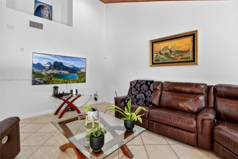 Casa en venta en Palmetto Bay, Florida, 5 dormitorios, 304.91 m2 № 1952267 - foto 17