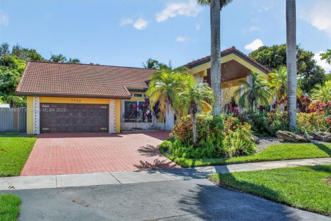 Casa en venta en Palmetto Bay, Florida, 5 dormitorios, 304.91 m2 № 1952267 - foto 3