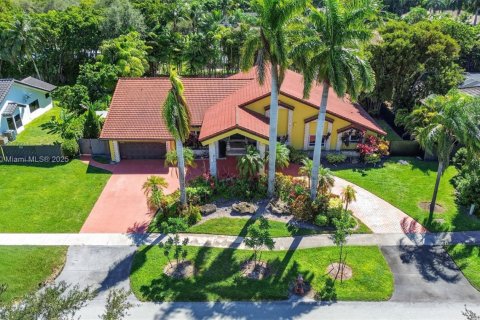 Casa en venta en Palmetto Bay, Florida, 5 dormitorios, 304.91 m2 № 1952267 - foto 2