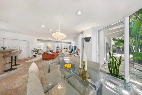Casa en venta en Miami, Florida, 3 dormitorios, 188.31 m2 № 1830753 - foto 12