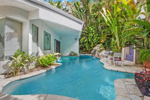 Casa en venta en Miami, Florida, 3 dormitorios, 188.31 m2 № 1830753 - foto 1