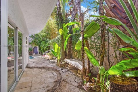 Casa en venta en Miami, Florida, 3 dormitorios, 188.31 m2 № 1830753 - foto 27