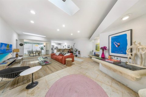 Casa en venta en Miami, Florida, 3 dormitorios, 188.31 m2 № 1830753 - foto 11