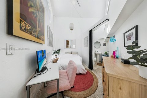 Casa en venta en Miami, Florida, 3 dormitorios, 188.31 m2 № 1830753 - foto 18