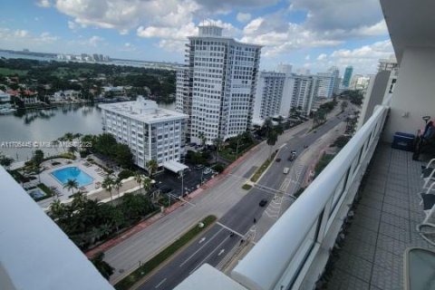 Condo in Miami Beach, Florida, 2 bedrooms  № 1960808 - photo 7