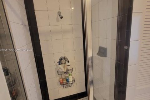 Condo in Miami Beach, Florida, 2 bedrooms  № 1960808 - photo 28