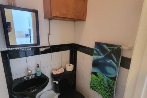 Condo in Miami Beach, Florida, 2 bedrooms  № 1960808 - photo 22