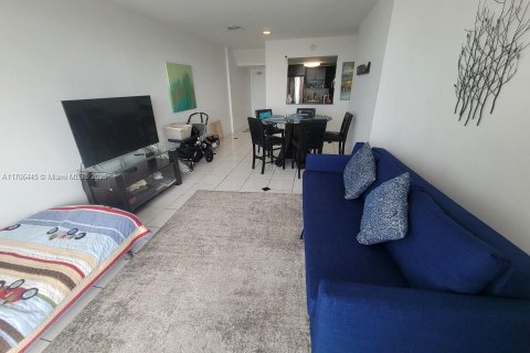 Condo in Miami Beach, Florida, 2 bedrooms  № 1960808 - photo 13