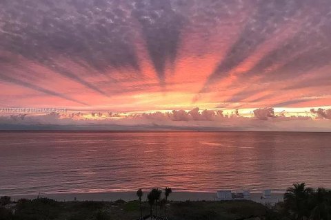 Condo in Miami Beach, Florida, 2 bedrooms  № 1960808 - photo 2