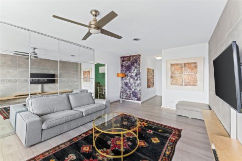 Condo in Miami Beach, Florida № 2029635 - photo 9